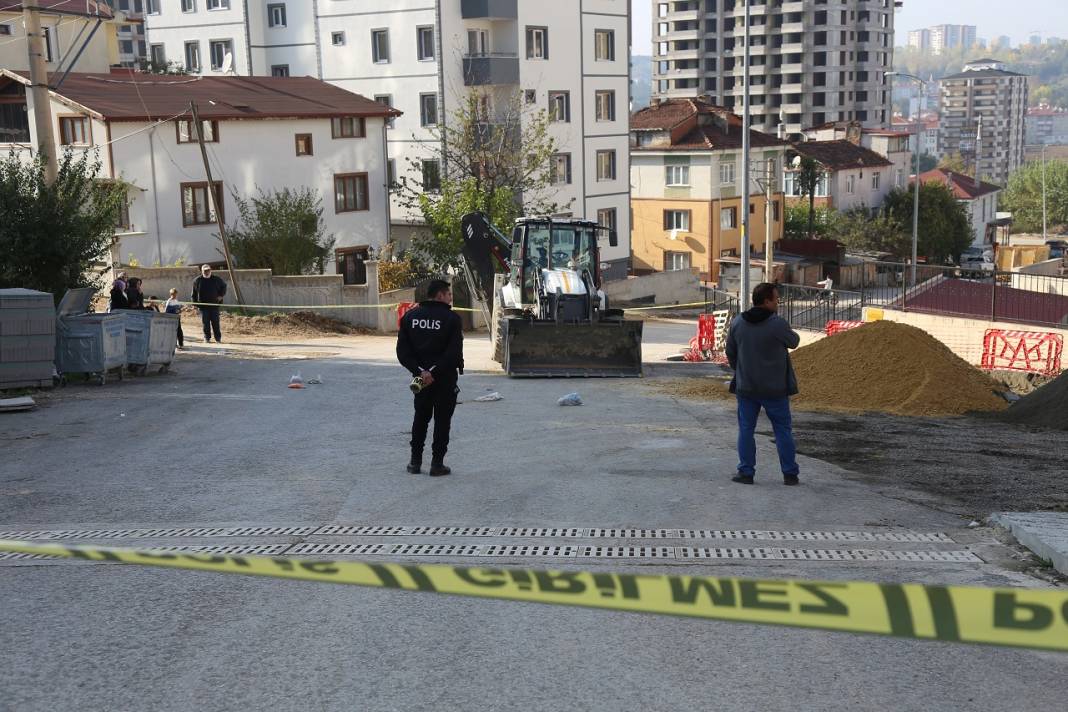 İş makinesinin altında kalan kadın feci şekilde öldü 1